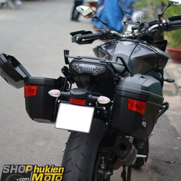 Xe Yamaha MT 09 Tracer lên thùng hông GIVI E22N - Phụ kiện moto - GIVI ...
